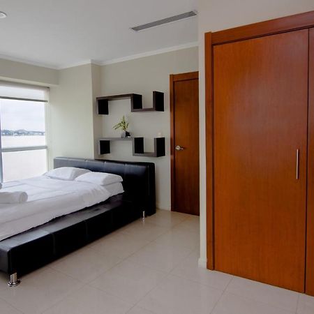 Riverfront I 1, Piso 4, Suite Vista Al Rio, Puerto Santa Ana, Guayaquil Exterior foto