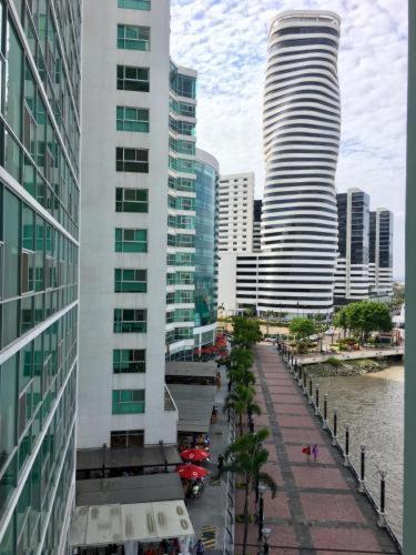 Riverfront I 1, Piso 4, Suite Vista Al Rio, Puerto Santa Ana, Guayaquil Exterior foto