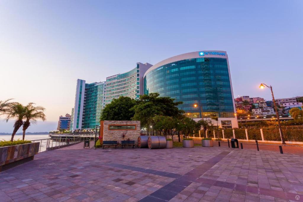 Riverfront I 1, Piso 4, Suite Vista Al Rio, Puerto Santa Ana, Guayaquil Exterior foto