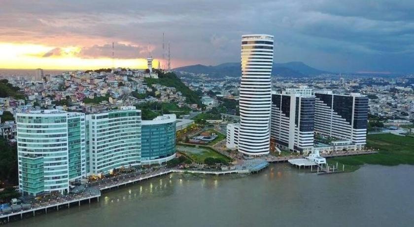 Riverfront I 1, Piso 4, Suite Vista Al Rio, Puerto Santa Ana, Guayaquil Exterior foto